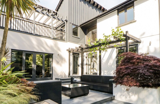 IROKO, family friendly, luxury holiday cottage in Millbrook