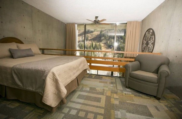 IRON BLOSAM Week 13 March 29-April 5 sleeps 8 SPRING SKIING