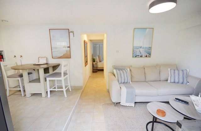 Island Bajan 1-bedroom apartment 15 minutes walk to the beach