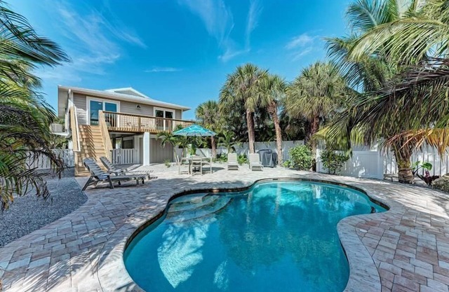 Island in the Sun, luxury beach house,private pool