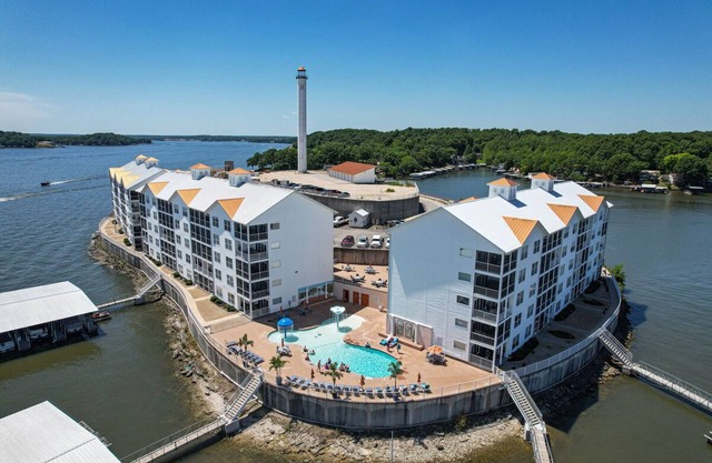 Island Life! Amazing Balcony-Views-Pool and Patio