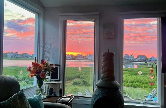 Island SunRise: Charming Plum Island Getaway - Beaches, Festivals and Downtown Fun!