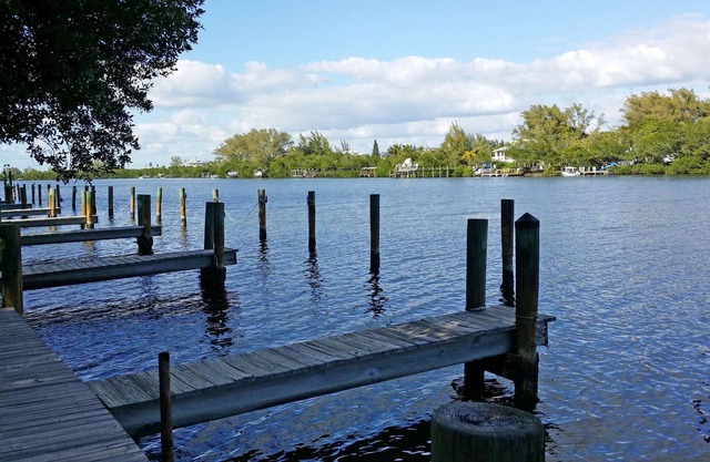 Island Vacation Property! Beach, Boat Docks, Swimming Pool, Tennis Court!