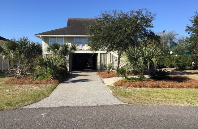 Isle of Palms beach house next to pool/tennis court with Ocean view