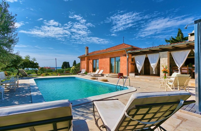 * ISOLATED HOUSE, HUGE GARDEN, FANTASTIC SEA VIEW *