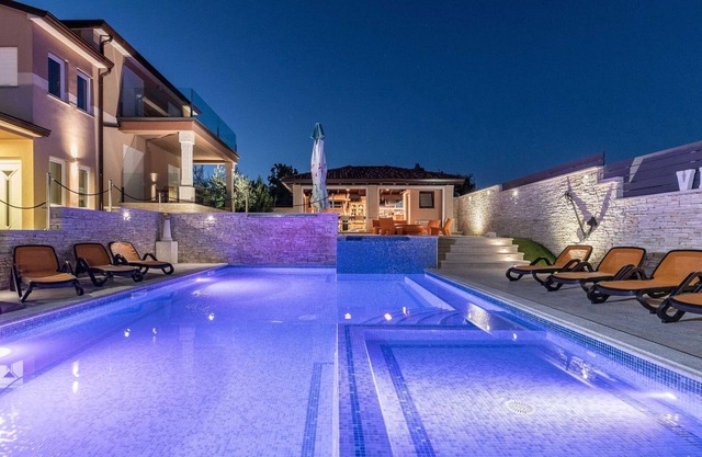 IstraKamen - Pool, Jacuzzi, Basketball & Volleyball