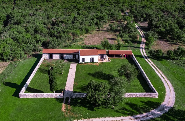 Istrian House With 2000 M2 Garden