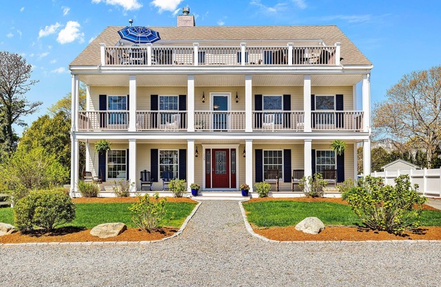 It's never too early for a summer vacation! Amazing water views