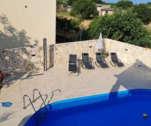 Iva apartman sa bazenom