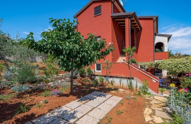 IVA house with apartment