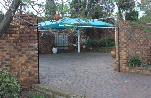 Jacaranda Cottage: Enjoy the Country really close to the City!