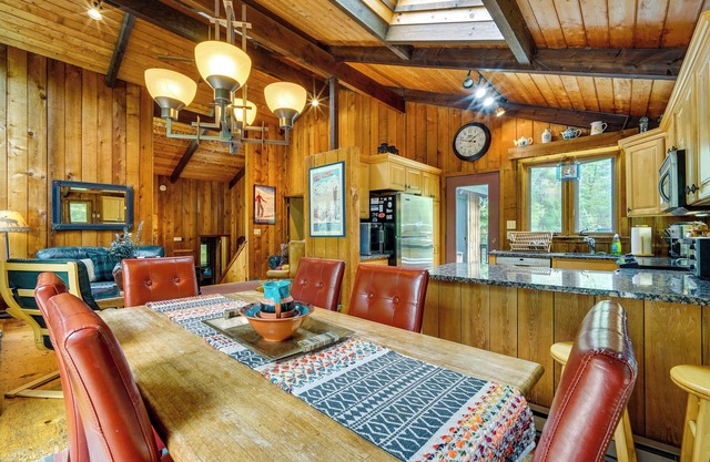 Jamaica Vacation Home w/Deck: 8 Mi to Skiing!