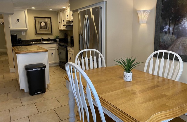 ⭐️ JC Base Camp - Huge Private Suite with Full Kitchen & Laundry