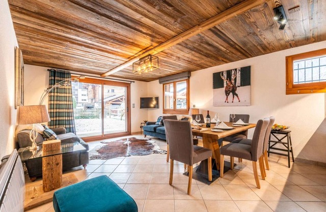 Jeanette 4 : Renovated two bedroom apartment