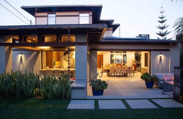 Jewel in SB: walk to the beach, enjoy the outdoor patio & firepit!