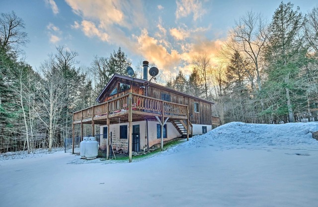 Jewett Cabin w/Viewing Deck - 10 Mins to Skiing!