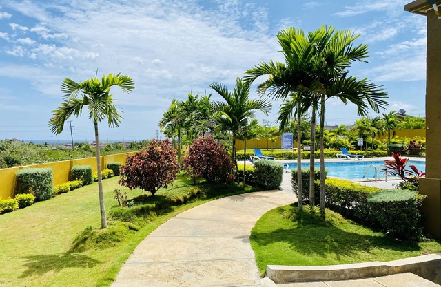 Jhadano Villa 3BR Pool Shuttle 3 Mins to Beach