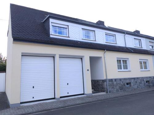 Jochen's Haus - Guest Rooms - Wi-Fi & TV