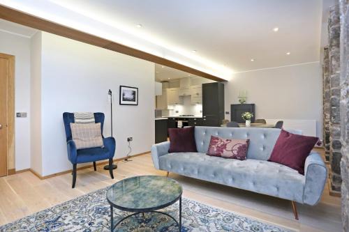 JOIVY Beautiful 2 bed flat on the Royal Mile