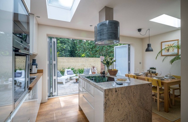 JOIVY Modern 2-bed flat w/private garden and free parking in Clapham