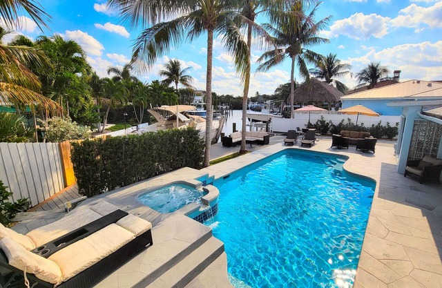 Joyful Boat View, HEATED Pool, Hot Tub, Kayak,Beach, Stadums,PGA Golf