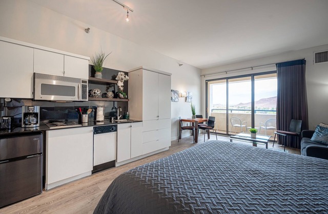 Jr. Suite on top floor with Lake views & access!