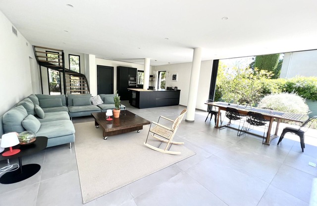 JUAN LES PINS - INDIVIDUAL VILLA - 8 people