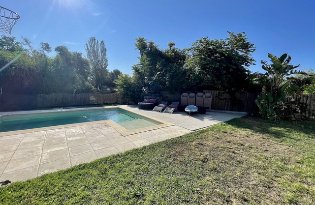 Juan les pins, near beaches, superb villa with pool and garden