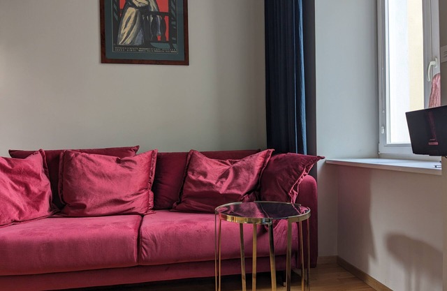 Juliet by mythings - Contemporary design, quiet studio, small & smart.