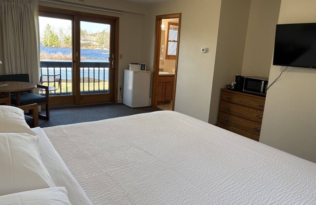 Juniper Motel-Waterfront -King-Dog Friendly🐾