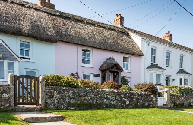 Just a stone's throw away from the water's edge, thatched Trevarrow Cottage is the ideal place to un