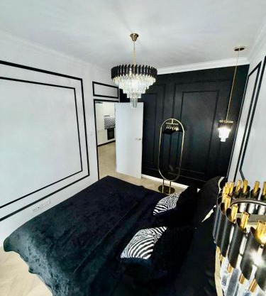Just Unique black
