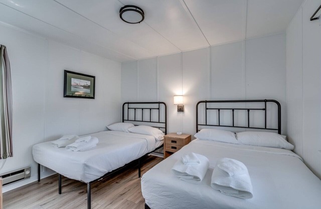 K's Motel with Stunning St. Lawrence River Views - Room 3