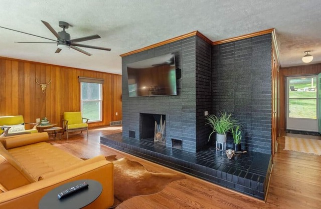 Kamp Wildkat | Central to Asheville & Smokies