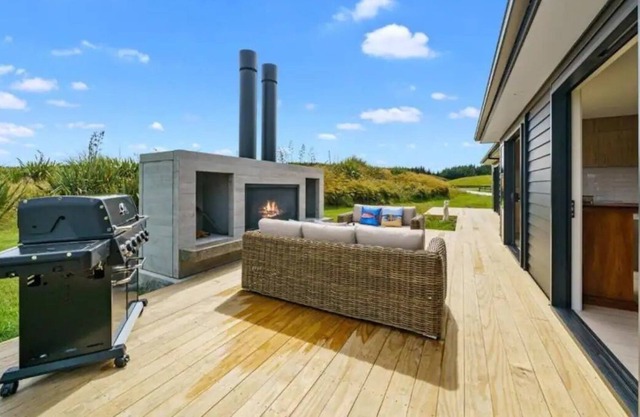 Kanuka Retreat-waitarere Beach- Outdoor Fireplace