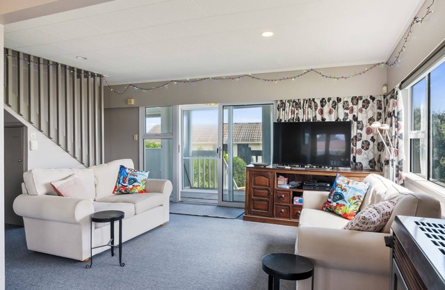 Kapiti Magic - Otaki Beach Holiday Home