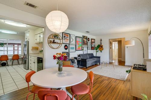 Karaoke Ready! Fort Worth Area Home with Pool