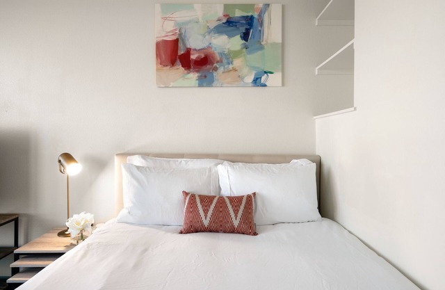 Kasa | Fully Equipped Studio, Near Crystal Canyon | Arlington