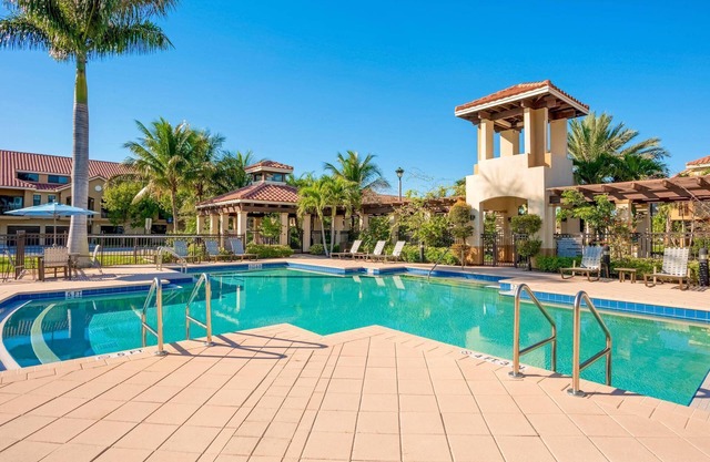 Kasa | Inviting 1 BD + Pool Access | Delray Beach
