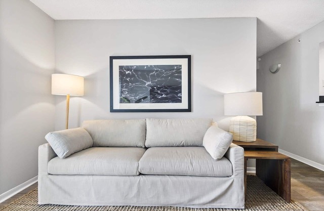 Kasa | Modern 2 BD + Pet Friendly | Delray Beach