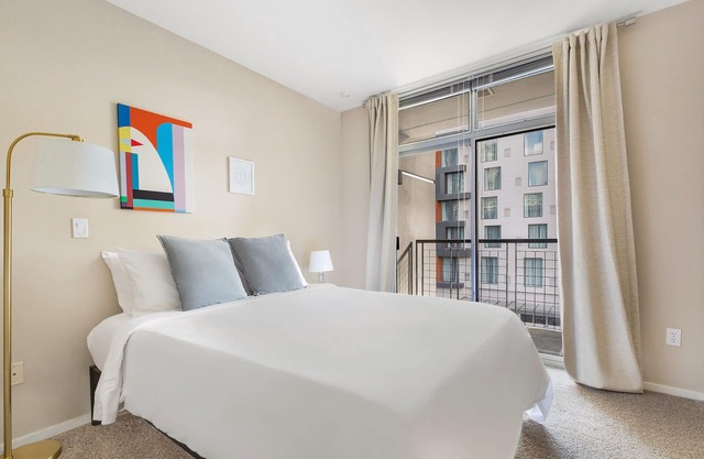 Kasa | Spacious 2BD, Walk to Downtown | Bellevue
