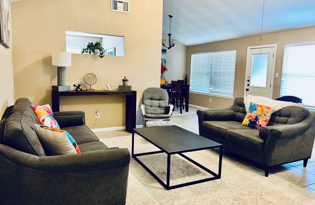 Katy Hideaway - Charming 3 BDR!