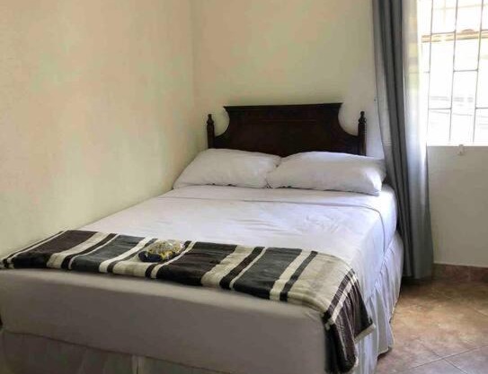 Kelly's Studio Apartment - Rental near Airport, Amenities and Bus Route