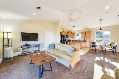 Kelseyville Cottage Private Deck and On-Site Winery