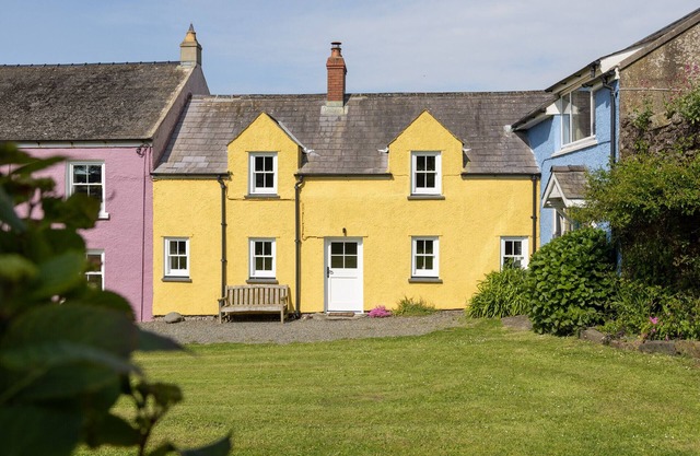 Kelwon Cottage - Two Bedroom House, Sleeps 4
