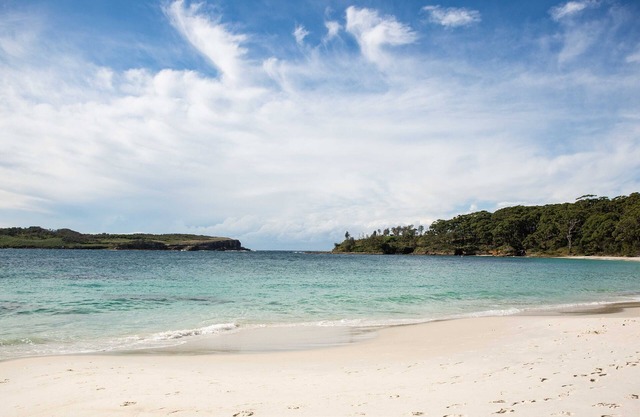 Kenny: Unique Designer Stay: 70s style & new renovation, 5 mins to Hyams Beach