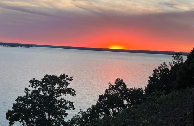 Kentucky Lakefront: 6-Star Sunset Views & Private Decks 4 BR, Kayaks Boat Access