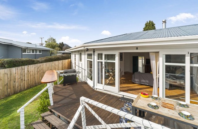 Kererū Lodge – Two Mile Bay Holiday Home