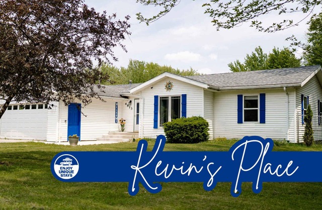 Kevins Place near PawPaw Lake!