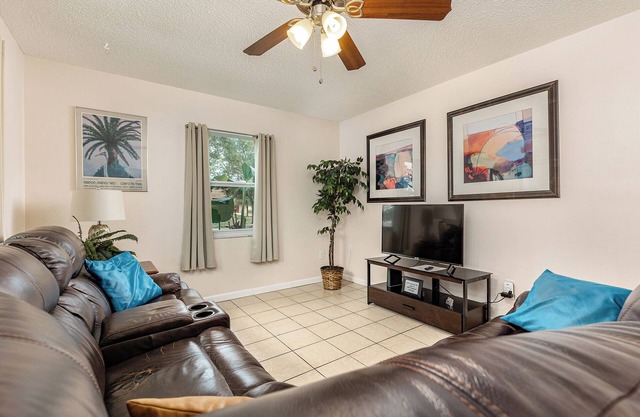 Key West Charm in Tarpon Springs!